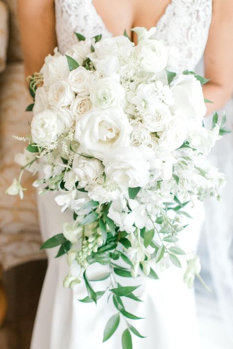 Elegant Nautical Wedding, Fresh Flower Bouquets Wedding, Bride Bouquets White, Bridal Bouquet Styles, Classic Wedding Bouquet, Ivory Bouquet Wedding, Elegant Wedding Bouquets, Elegant Wedding Flowers, Bridal Party Bouquets