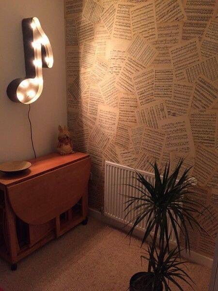 Wallpaper with old sheet music? Uh.. YES!!! More Casa Rock, Musical Wallpaper, Music Bedroom, Home Music Rooms, Music Room Decor, Music Studio Room, Old Sheet Music, Piano Room, Modern Wall Lamp