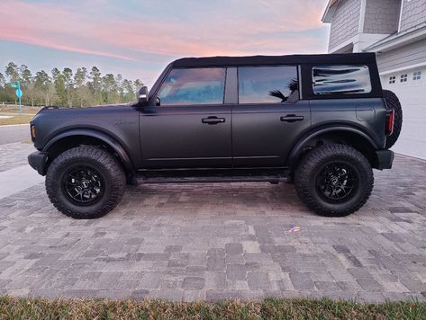 Bronco Ford Black, Bronco Matte Black, Ford Bronco Wrap Ideas, Ford Bronco Wrap, Matte Black Bronco, Ford Bronco Mods, Wrapped Bronco, All Black Bronco, Blacked Out Bronco