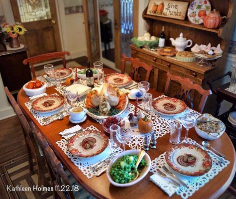 Miniture Food, Dolls House Interiors, Polymer Clay Miniatures, Clay Miniatures, Diy Dollhouse, Thanksgiving Dinner, The Table, Happy Thanksgiving, Happy Holidays