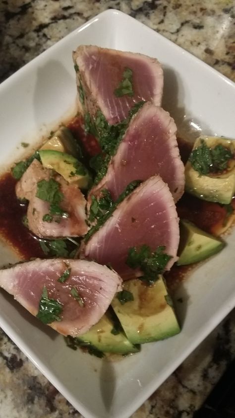 I’ve got to give a shout-out to my Dad (Hi, Daddy!) for giving me a bunch of fresh Bluefin and Yellowfin Tuna that I otherwise would never have bought. One of his customers went fishing off t… Tuna With Avocado, Fresh Tuna Recipes, Tuna Steak Recipes, Tuna Recipe, Tyler Florence, Bluefin Tuna, Tuna Avocado, Seared Tuna, Fresh Tuna