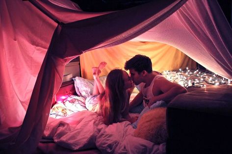 77 Affordable yet Romantic Valentine's Day Date Ideas for Couples Unique Date Ideas, Day Date Ideas, Blanket Fort, Cute Date Ideas, Build A Fort, Future Love, Romantic Photos, Boyfriend Goals, Future Boyfriend