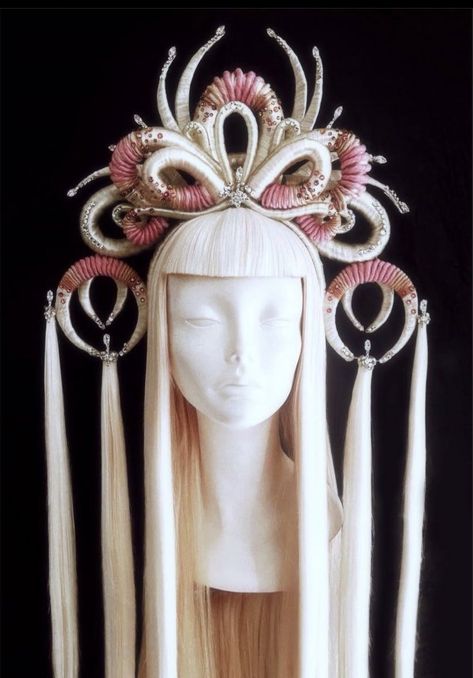 Extreme Wig Styling, Cool Fantasy Hairstyles, Straight Hair Reference, Haute Couture Hairstyles, Extravagant Headpiece, Drag Hairstyles, Eccentric Hairstyles, Unique Wig Hairstyles, Unique Black Hairstyles