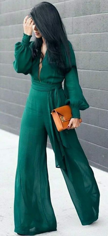 Dress Green Emerald, Green Jumpsuit Outfit, Teal Jumpsuit, Wedding Guest Outfit Spring, Wedding Jumpsuit, Trendy Wedding Dresses, Summer Wedding Outfits, Summer Wedding Outfit Guest, Jumpsuit Outfit