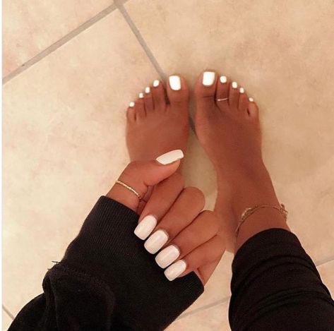 ᴘɪɴᴛᴇʀᴇsᴛ ⋆ ᴊᴏᴜɪʀxʙɪᴛᴄʜ Gel Toe Nails, Acrylic Toes, Acrylic Toe Nails, Toe Nail Color, Toenail Polish, White Nail Polish, White Nail Designs, White Nail, Toe Nail Designs