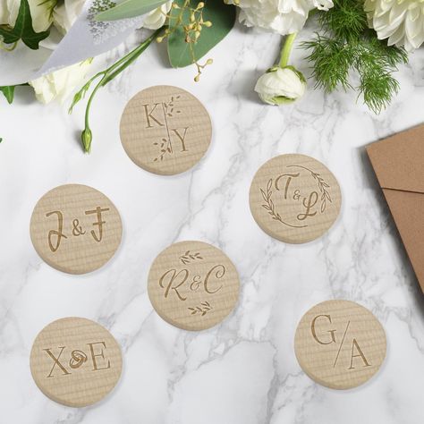 Are you looking for something special for your special day? These wooden tokens with engraved initials provide a personal touch. Use them as drink tokens and give your guests free drinks during your wedding. You can hand them out at the wedding, send them with the invitation or put them on the table for guests. Also suitable as a wedding favour or table decoration.  *Technical details* The wooden tokens are made of real planed and steamed maple wood. The tokens are 29 mm in diameter and 3 mm thi Natural Table Decor, Table For Guests, Wedding Tokens, Natural Table, Wedding Initials, Etsy Wedding Favors, Engraved Initials, Engraved Wedding, The Invitation