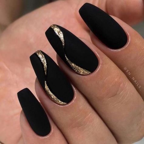 new years nails Black And Gold Nails, Sparkle Nail Designs, Nails With Glitter, Unghie Sfumate, Matte Nail Art, Black Coffin Nails, Gold Nail Designs, Matte Black Nails, Elegant Nail