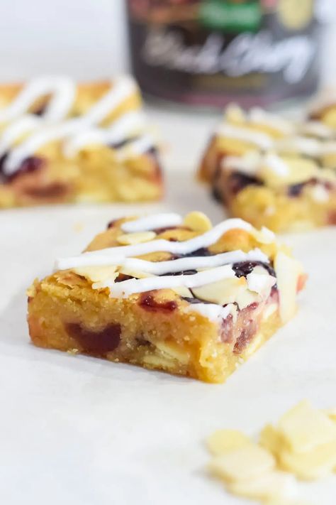 Cherry Bakewell Recipe, Almond Blondies, Smooth Icing, Cherry Bakewell, White Choc, Cherry Jam, Glace Cherries, Blondies Recipe, Almond Flavor