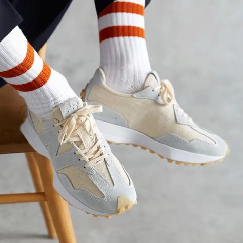 Basket tendance homme : Voici le top 5 des meilleures sneakers printemps-été 2022 pour la gent masculine ! Nb Sneakers, Zapatillas New Balance, New Balance Style, Sneaker Outfits, New Balance 327, Streetwear Mode, New Years Dress, Sneakers Addict, New Balance Sneakers