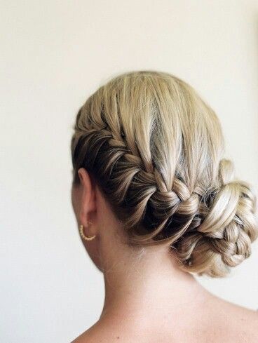 Side French Braid Bun! Braid Updo, Side French Braids, Bridal Braids, Wedding Braids, Braided Hairstyles For Wedding, Hair Dos, Hair Designs, Braid Styles, Bridesmaid Hair