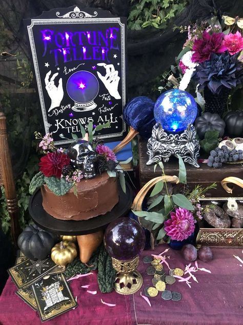 Fortune Teller Halloween, Halloween Fortune Teller, Buffet Halloween, Mystical Halloween, Dekorasi Halloween, Witch Party, Hallowen Ideas, Magic Party, Moon Party