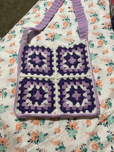 crocheting, knitting, crochet bag Purple Crochet Ideas, Purple Crochet Projects, Purple Crochet Bag, Crochet Sweater Design, Purple Crochet, Crochet Blanket Designs, Crochet Design Pattern, Beginner Crochet Projects, Crochet Handbags Patterns