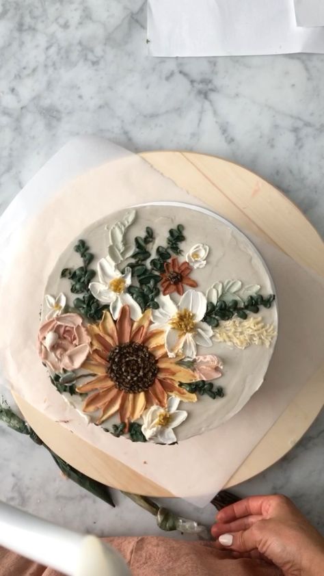 Fall Flowers Cake, Fall Floral Cake, Cake With Frosting Flowers, Cakes With Real Flowers, Autumnal Cake, Cake Decoration Flowers, Fall Cake Designs, Fall Birthday Cake, Nutella Birthday Cake