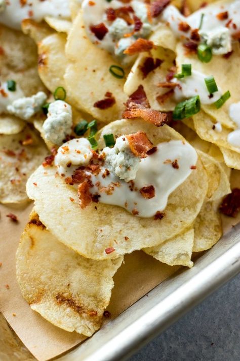 Blue Cheese Potato Chips, Potato Chip Appetizers, Chip Appetizers, Loaded Chips, Balsamic Potatoes, Potato Chip Nachos, Fancy Snacks, Homemade Blue Cheese, Chips Potato