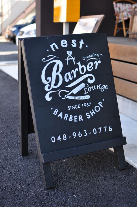 Barbershop Decor, Salon Decorating, Barber Shop Vintage, Barber Design, Barber Tips, Barber Shop Sign, Barber Tattoo, Barbershop Design, Barber Shop Decor