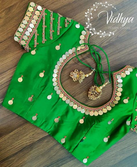 Maggam Work With Kasulu, Simple Kasula Work Blouse Designs, Laxmi Coin Blouse Designs, Kasu Work Blouse Designs, Model Blouses, Green Blouse Designs, Maggam Blouses, Work Blouse Designs, Maggam Blouse