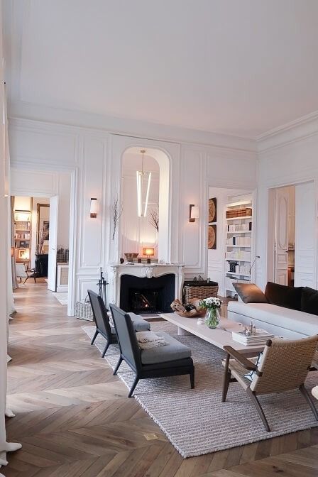 How To Style Your Home Like A Parisian Apartment 27 Parisian Style Living Room, Parisian Style Apartment, Parisian Style Home, Parisian Living Room, Parisian Apartment Decor, Parisian Home Decor, French Style Interior, Parisian Decor, Parisian Interior