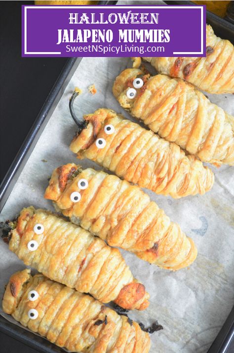 [VIDEO] Halloween Jalapeno Mummies Mummy Jalepeno Popper, Jalapeno Mummies, Halloween Food Hacks, Holiday Appetizers Easy, Jalapeno Peppers, Halloween Food Treats, Puff Pastry Dough, Treats Recipes, Crescent Roll Dough