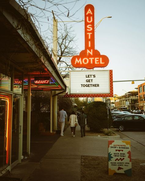 Austin Motel - Austin, Texas #everything_signage #signmongers #signcollective #gas_food_lodging #signgeeks #rous_roadsigns #signofgrime #ig_signage #signhunters #rsa_streetview #ipulledoverforthis #vintage_signage #country_features #mybest_shot #rustlord_unity #wow_america #allterrains_transpo #icu_usa #trb_rural #signsunited #historicpreservation #signlovers #vintagesigns #roadsideamerica #accidentallywesanderson Vintage Austin Texas, Texas 1970s, Desert Cabin, Aspiration Board, Austin Motel, Vintage Signage, Retro Signs, Retro Sign, Hotel Motel