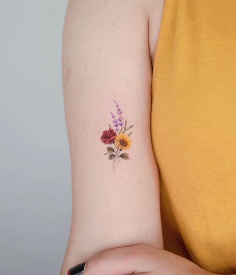 Daisy Drawing, Flower Bouquet Tattoo, Flower Wrist Tattoos, Bouquet Tattoo, Flash Design, Sunflower Tattoos, Tatuaje A Color, Classy Tattoos, Body Modification