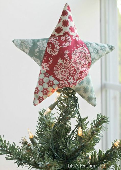 EPP Star - Christmas Tree Topper - free pattern wow, thanks so xox ☆ ★ https://www.pinterest.com/peacefuldoves/ Diy Tree Topper, Diy Christmas Tree Topper, Fabric Tree, Christmas Tree Tops, Fabric Christmas Trees, Christmas Tree Star, Quilted Christmas Ornaments, Star Tree Topper, Christmas Tree Topper