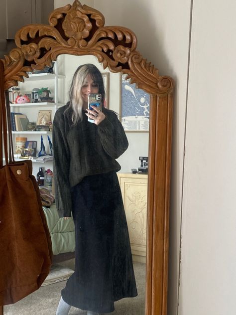 Jumper And Maxi Skirt Outfit, Sweaters And Long Skirts, Long Skirt Cardigan Outfit, Baggy Long Skirt For Fall, Maxi Skirt Jumper Outfit, Sweater With Maxi Skirt, Sweater Long Skirt Outfit, Sweater With Long Skirt, Big Sweater And Skirt Outfit