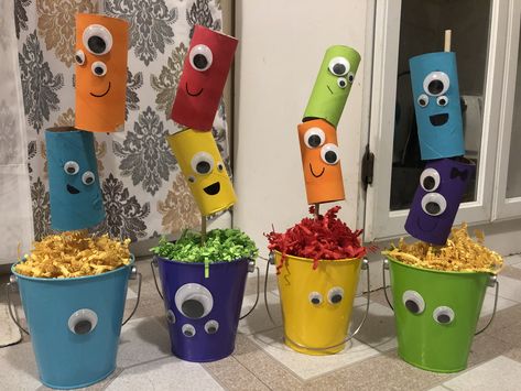 DIY centerpieces made from toilet paper rolls. Just a little paint, hot glue, googly eyes and some cute buckets. Bam! Diy Monster Birthday Decorations, Diy 1st Birthday Decorations, Monster Centerpieces, Monster First Birthday, Little Monster Birthday, Monster 1st Birthdays, Monster Inc Birthday, Monster Theme, Monster Birthday Parties