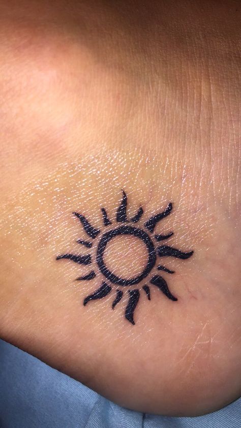 10 Unique Group Tattoo Ideas To Get On Spring Break With Your Favorite People Group Tattoo Ideas, Nature Sleeve, Group Tattoos, Cute Arrow, Tiny Boat, Henna Ideas, Poke Tattoo, Sun Tattoo, Little Tattoos