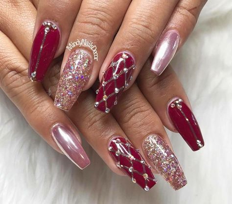 Red Sparkle Nails, Red Nails Glitter, Unghie Nail Art, Red Acrylic Nails, Inspiration Bathroom, Nail Colors Winter, Gold Nail, Her Nails, Red Nail Designs