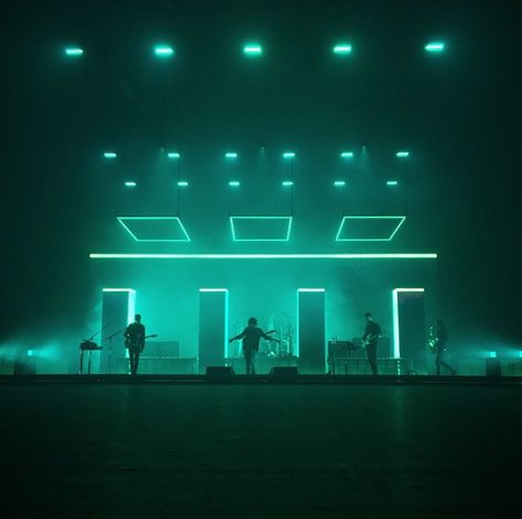 @tobiasrylander - articulating the 1975's mind, as Matty says. Bühnen Design, Stage Lighting Design, Concert Lights, Concert Stage Design, Stage Set Design, Church Stage Design, New Retro Wave, Church Stage, Concert Stage