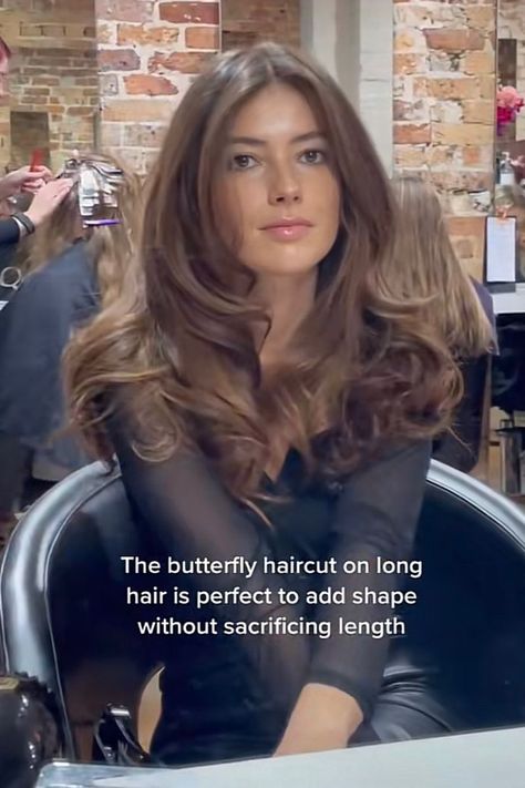 Hairstyle With Butterfly Clips, Hairstyle With Butterfly, The Butterfly Haircut, Hair Dye Color Ideas, 90s Haircuts, Butterfly Haircut, Haircuts For Long Hair With Layers, Haircuts For Medium Length Hair, Brown Hair Inspo