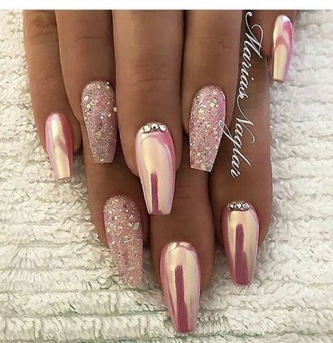 At Hikendip you can find the latest travel blogs, food blogs, fashion and home decor ideas/blogs/inspirations. Smart Nail, Smart Nails, Nail Art Designs Images, Gold Nail, Her Nails, Winter Nail Art, Nail Designs Glitter, Coffin Nails Designs, Fancy Nails