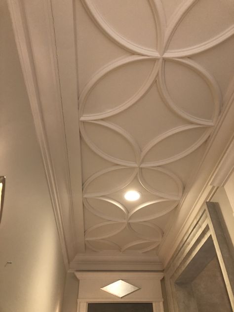 Gallery Fall Celling Design, Pop Design For Balcony Ceiling, Balcony Pop Design, Balcony False Ceiling Designs, Ceiling Fretwork, P O P Ceiling Designs, Classic Ceiling Design Luxury, Decorative Ceiling Ideas, Bedroom False Ceiling Ideas