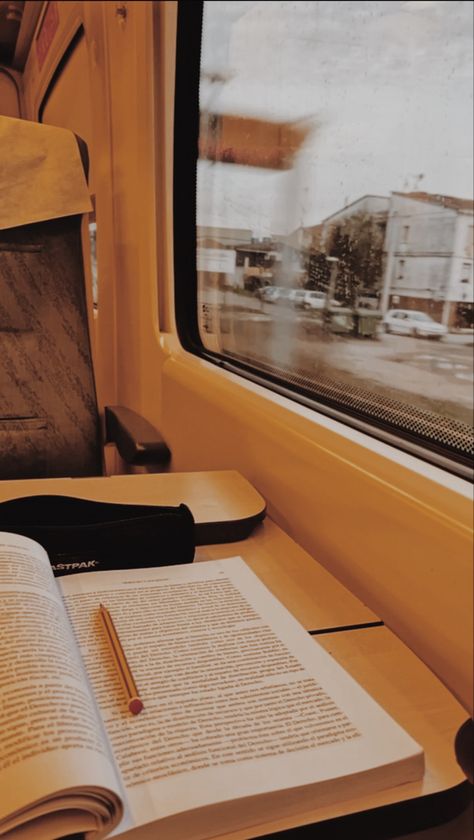 Train Study Aesthetic, Study Psychology Aesthetic, Autumn Study Aesthetic, Psychology Student Aesthetic, Barcelona Autumn, Autumn Studying, Student Life Aesthetic, Books Studying, Autumn Study