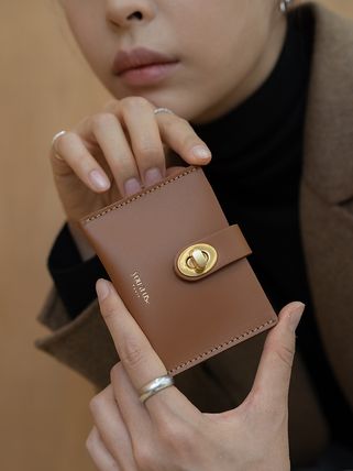 Designer fashion, Seoul-fully created | W Concept Wallet Photoshoot, Wallet Photography Ideas, Aluminum Wallet, Makeup Purse, Photography Bags, Bead Hair Accessories, Jewelry Photoshoot, Red Wallet, Cute Wallets