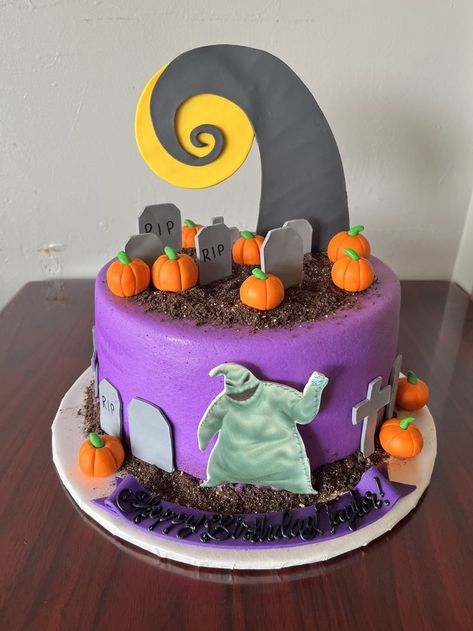 Uggy Buggy, Oogie Boogie Cake, Scary Halloween Cakes, Nightmare Before Christmas Cake, Oogie Boogie, Holiday Cakes, Halloween Cakes, The Nightmare Before Christmas, Birthday Cake Ideas