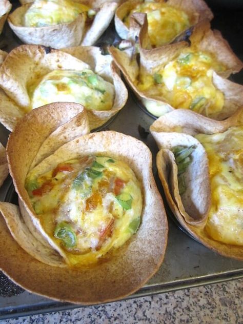 Tortilla Baked Egg Muffin Cups Baked Egg Muffins, Spinach And Goat Cheese, Egg Tortilla, Tortilla Cups, Tortilla Bake, Egg Muffin Cups, Goat Cheese Frittata, Delicious Vegetarian Dinner, Baked Egg