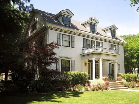 7 Popular 1920s House Styles in America | Apartment Therapy 1920s House Exterior, Mansion Remodel, 1920s Mansion, Great Gatsby Project, Dutch Colonial Exterior, Colonial Revival Architecture, Weird Artwork, Fountain House, Architecture Wallpapers