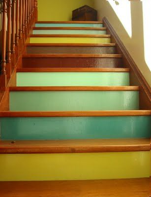 Painted stairs Painted Staircase, Stairs Makeover Design, Stairs Makeover Ideas, Stair Renovation, Koti Diy, Stairs Renovation, Architecture Renovation, Diy Staircase, Stairs Makeover