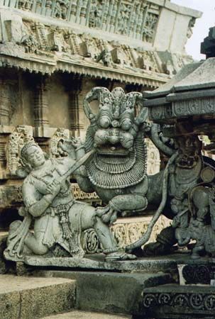 Hoysala dynasty | Indian dynasty | Britannica.com Ancient Buildings Architecture, Indian Arch, Hoysala Architecture, Temple India, India Travel Places, Ancient Indian Architecture, Buddhist Symbols, Goddess Sculpture, Fu Dog