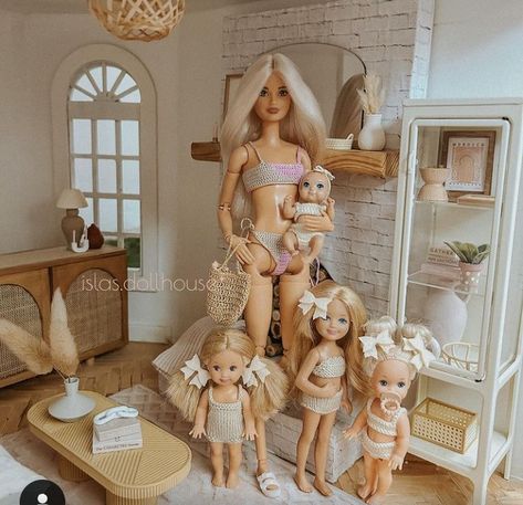 Realistic Barbie House, Barbie Dolls Aesthetic, Realistic Barbie, Barbie Happy Family, Diy Barbie House, Barbie Kids, Barbie Funny, Baby Doll Nursery, Baby Barbie