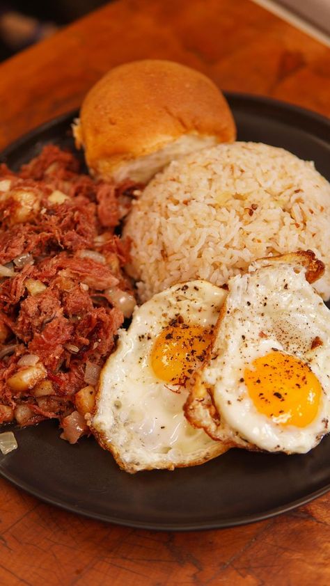 Corned Beef Silog Ingredients Garlic Fried Rice * 3 tbsp butter * 2 tbsp neutral oil * 15 cloves garlic(minced) * 4 cups day old rice * Salt and msg to taste Corned Beef * Neutral oil * 1 potato(peeled and diced) * 1 medium yellow onion(chopped) * 3 cloves garlic(minced) * 1 15 oz can Palm corned beef * Salt and pepper to taste * Eggs * Pan De Sal(You can use Hawaiian bread) Instructions Garlic Fried Rice 1. Heat butter and 3 tbsp of oil in a wok on medium low heat and once the butter is frothy Corn Beef Silog, Ono Kine Recipes, Hawaiian Bread, Beef Fried Rice, Garlic Fried Rice, Corned Beef Recipes, Garlic Fries, Fried Potatoes, Corned Beef