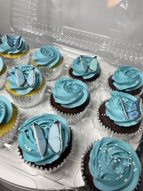 Butterflies Cupcakes Blue Butterfly Party, Butterfly Sweet 16, Butterfly Tea Party, Butterfly Birthday Theme, Sweet 16 Party Decorations, Cap Cake, Butterfly Cupcakes, Graduation Party Themes, Quinceanera Ideas