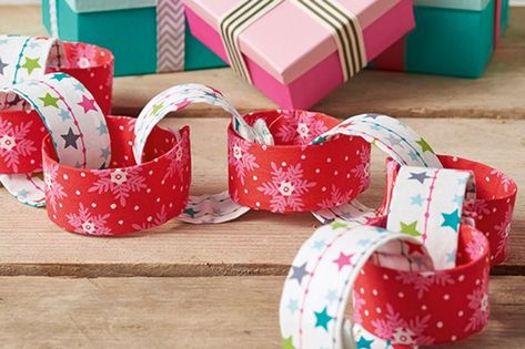 Christmas Sewing Patterns, Basic Sewing Kit, Quilting Digest, Paper Chain, Christmas Sewing Projects, Beginner Sewing Patterns, Christmas Crafts For Adults, Fabric Garland, Paper Chains