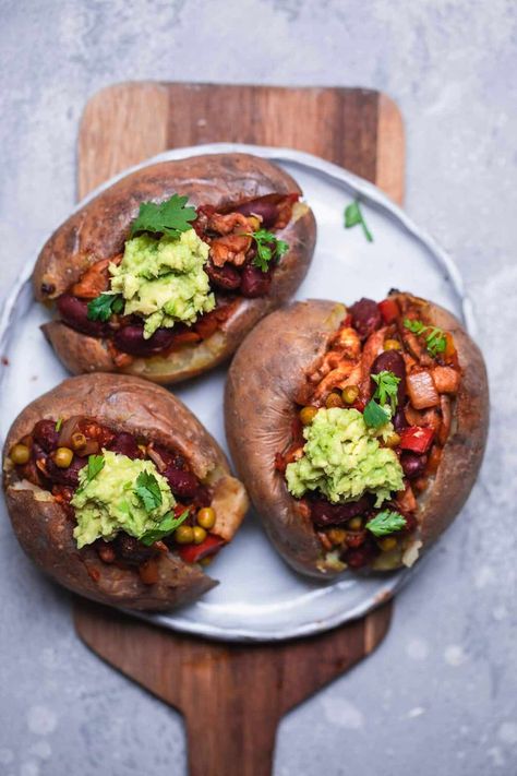 Spicy Kidney Bean Baked Potatoes Baked Potato Topping Ideas, Vegan Baked Potato, Red Beans Recipe, Potato Calories, Recipes With Kidney Beans, Vegan Baked, Kidney Bean, Baked Potato Recipes, Avocado Sauce