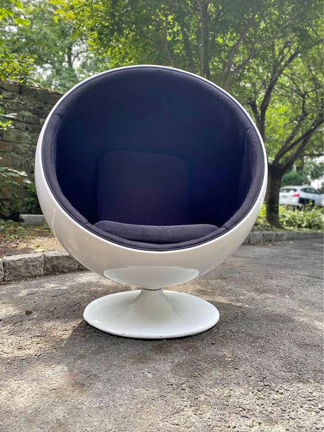 Vintage Mod Spaceage Ball Chair Egg Chair Ball Chair, 1st Apartment, Eero Saarinen, Chair Dimensions, Egg Chair, Globe, Upholstery, Egg, Apartment