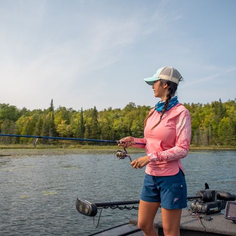 WOMEN’S GUIDE ON WHAT TO WEAR WHILE FISHING – Girl of 10,000 Lakes Fishing Trip Outfit, Women Fishing Outfit, Fishing Outfit, Fishing Shorts, Clothing Guide, Trip Outfits, Fishing Girls, Fishing Outfits, Fishing Accessories