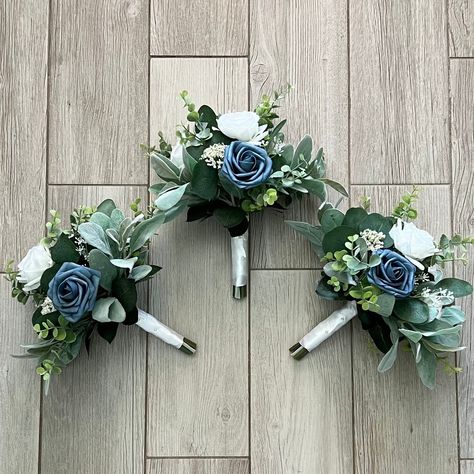 Blue Bridesmaid Bouquet, Bridal Bouquet With Greenery, Wedding Flowers Eucalyptus, Greenery Wedding Flowers, Bouquet With Greenery, 15 Cake, White Rose Bridal Bouquet, Bouquet Eucalyptus, Blue And White Roses