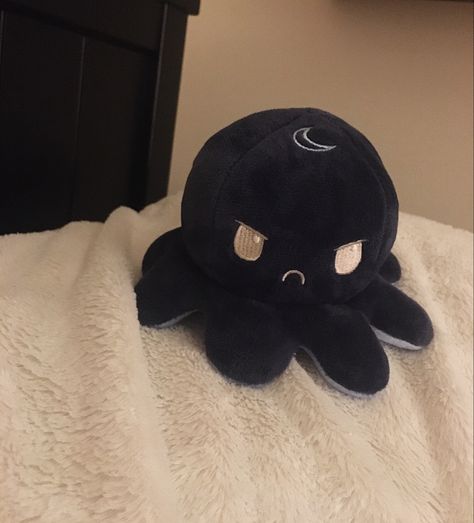 Plushie Pfp, Black Stuffed Animal, Octopus Plush, Cute Squishies, Edgy Wallpaper, Foto Ideas Instagram, Cute Stuffed Animals, Cute Memes, Cute Plush