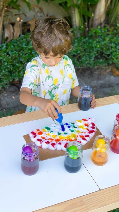 7daysofplay on Instagram: 🌈 COTTON BALL RAINBOW // Transform ordinary cotton balls into a vibrant rainbow! 🎨 We used liquid watercolor and droppers for an added fine… Cotton Ball Activities, Cotton Ball Crafts, Summer School Activities, Rainbow Craft, Easy Toddler Activities, Baby Play Activities, Rainbow Painting, Rainbow Crafts, Cotton Balls